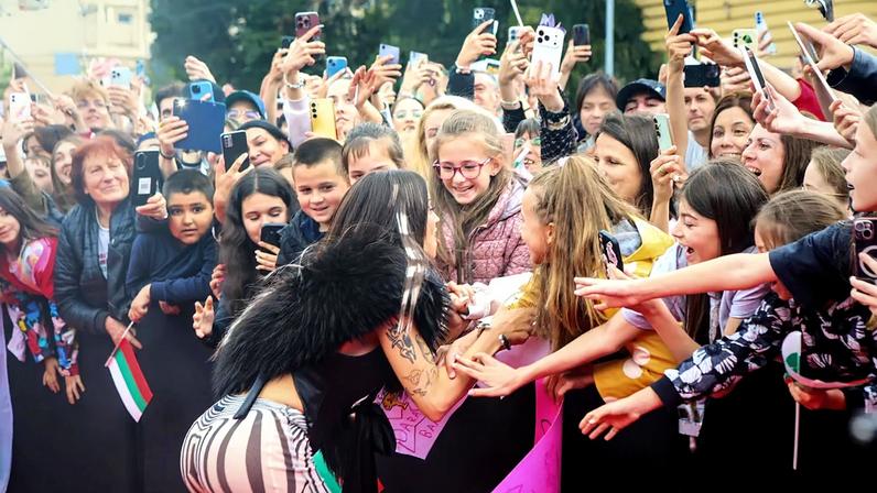 Vídeo mostra Dara a transformar Sofia numa festa Bangaranga