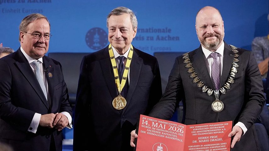 Draghi recebe Prémio Carlos Magno e afirma: estamos sós, juntos