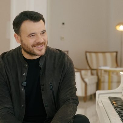 Obsessão por Elvis é quase uma droga, afirma EMIN