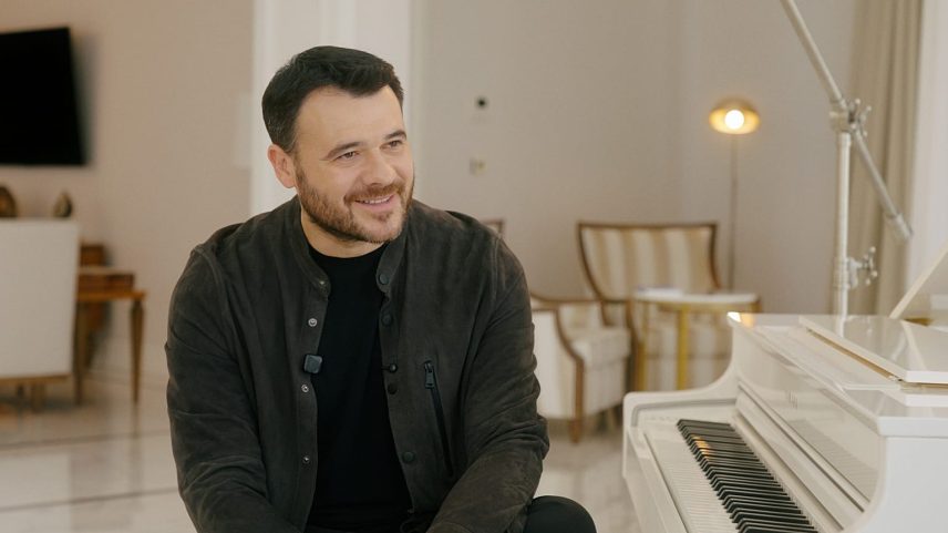 Obsessão por Elvis é quase uma droga, afirma EMIN