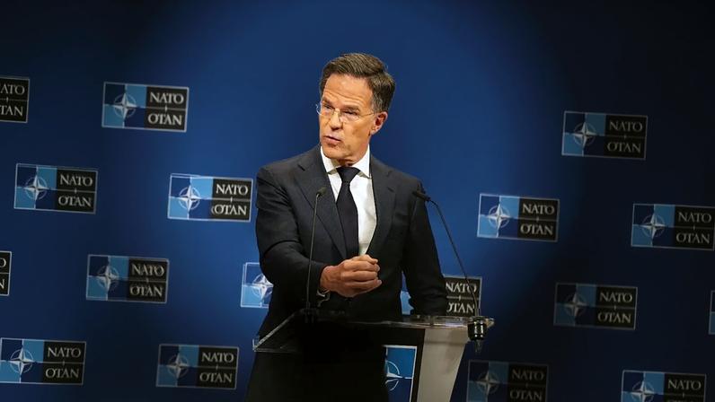 Secretário-geral da NATO, Mark Rutte, fala durante uma conferência de imprensa na sede da NATO, em Bruxelas, quarta-feira, 20 de maio de 2026.
