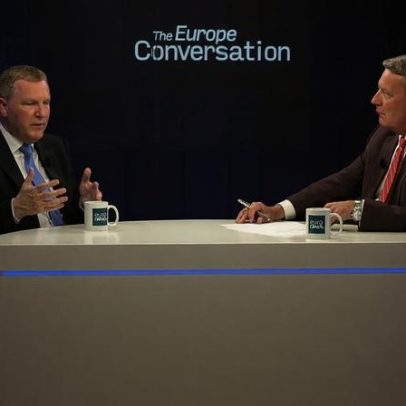 Hungria deve reformar para os seus cidadãos, não pela UE, diz comissário McGrath