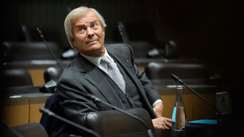 Vincent Bolloré assiste a uma audição perante uma comissão de inquérito parlamentar na Assembleia Nacional, em Paris, na quarta-feira, 13 de março de 2024
