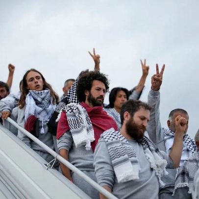 Turquia recebe 422 ativistas da frota para Gaza após detenção em Israel