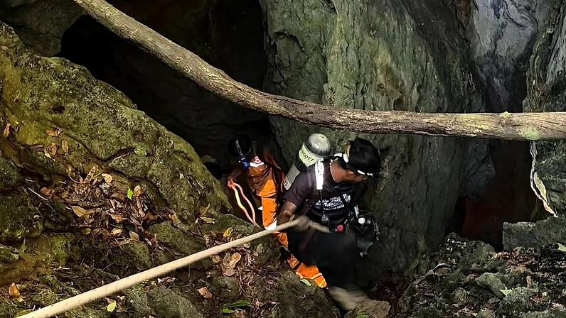 Laos: cinco dos sete resgatados de gruta inundada estão vivos