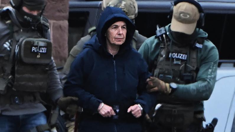 Militante de esquerda Daniela Klette condenada a 13 anos por roubos na Alemanha