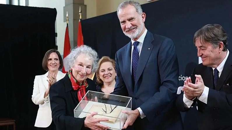 Felipe VI entrega em Toronto o Joan Margarit de Poesia 2025 a Margaret Atwood