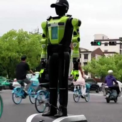 China usa robôs humanoides para regular o trânsito