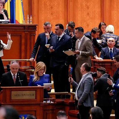 Roménia: moção de censura ao PM é aprovada e governo pró-EU cai