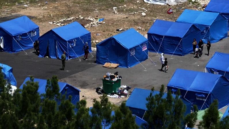 Autoridades libanesas montam abrigo ao ar livre para deslocados em Beirute