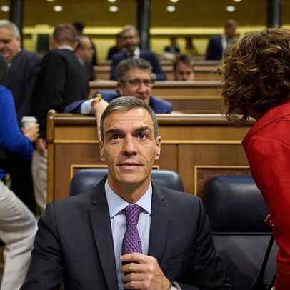 Sánchez apoia Zapatero após acusação e rejeita antecipar eleições