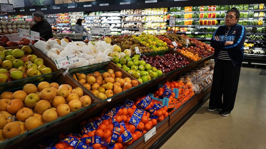 Conta do supermercado permanece elevada apesar de inflação controlada