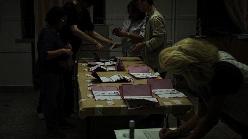 Assembleia de voto em Itália, imagem de arquivo