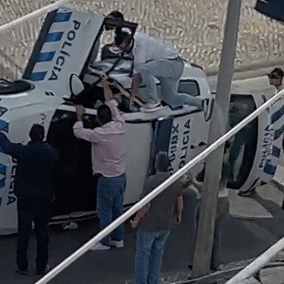 BMW foge à PSP no Seixal e provoca capotamento de carro-patrulha