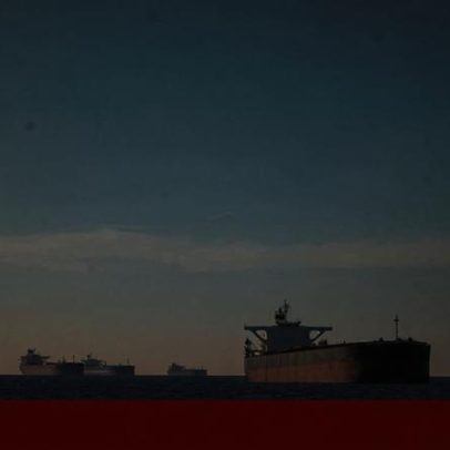 Ucrânia atinge três navios da frota fantasma russa e porto no Báltico