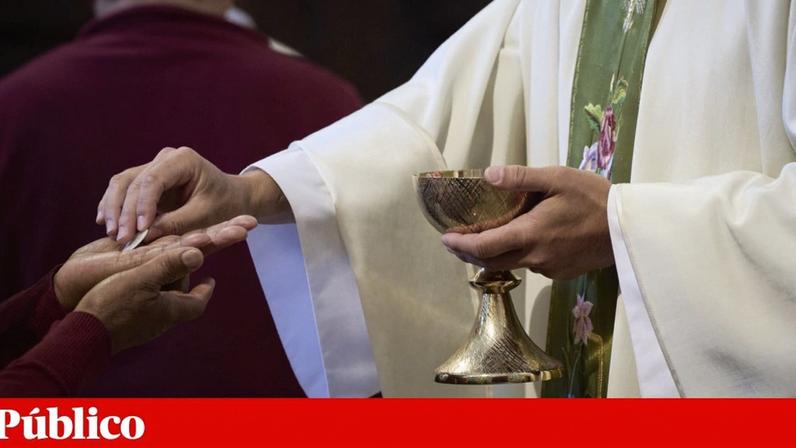 Católicos indignados acusam bispos de falha no tratamento das vítimas de abuso