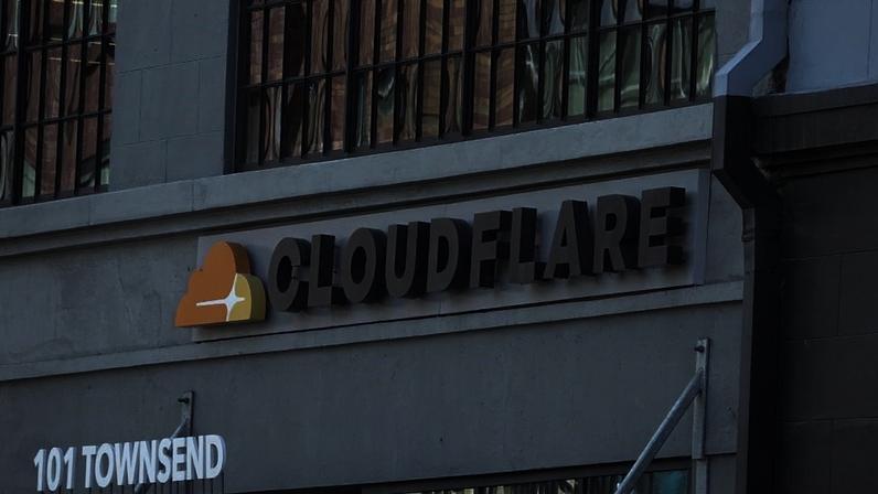 A Cloudflare vai cortar sobretudo em funções administrativas