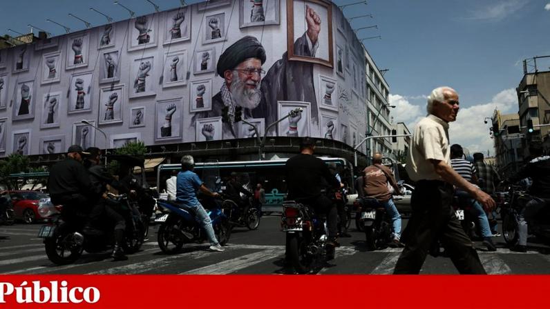 As imagens das figuras de topo do regime que foram mortas na guerra, como a do *ayatollah* Ali Khamenei, estão espalhadas por Teerão