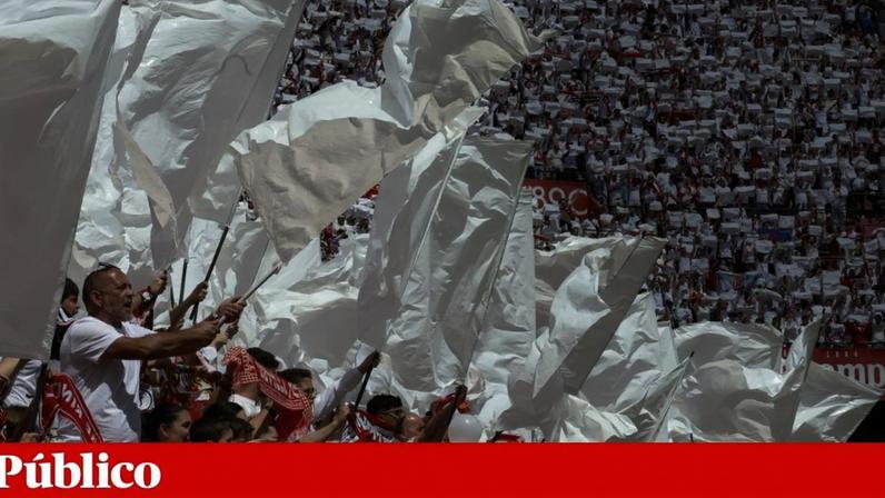 Os adeptos do Sevilha pintaram de branco as bancadas do Sánchez Pizjuán