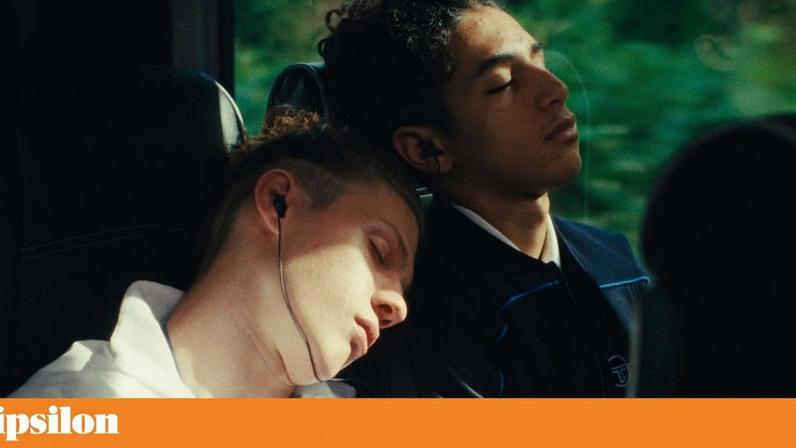 A cicatriz interior em A Dança das Raposas: análise crítica