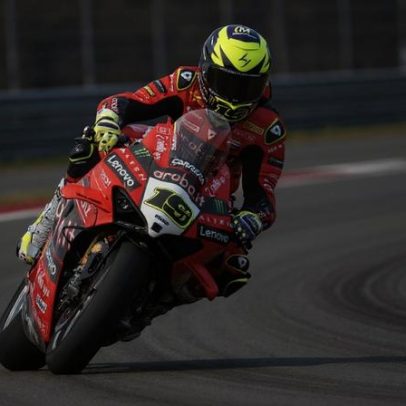 Bulega vence a Superpole na República Checa e mantém pleno de vitórias