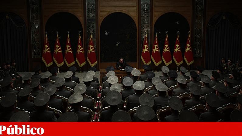 Kim Jong-un na reunião de domingo com todas as chefias militares norte-coreanas