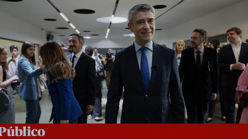 José Luís Carneiro visitou nesta segunda-feira a escola Secundária Gonçalves Zarco, em Matosinhos