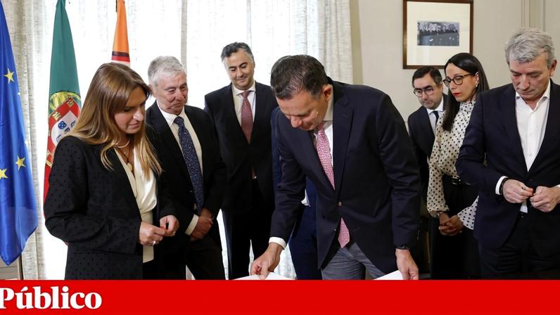 Moção de Montenegro recupera Portugal Maior de Cavaco com PS e Chega