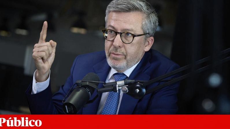 O presidente da Câmara Municipal de Lisboa diz que problemas no sistema dão “imagem terrível do país”