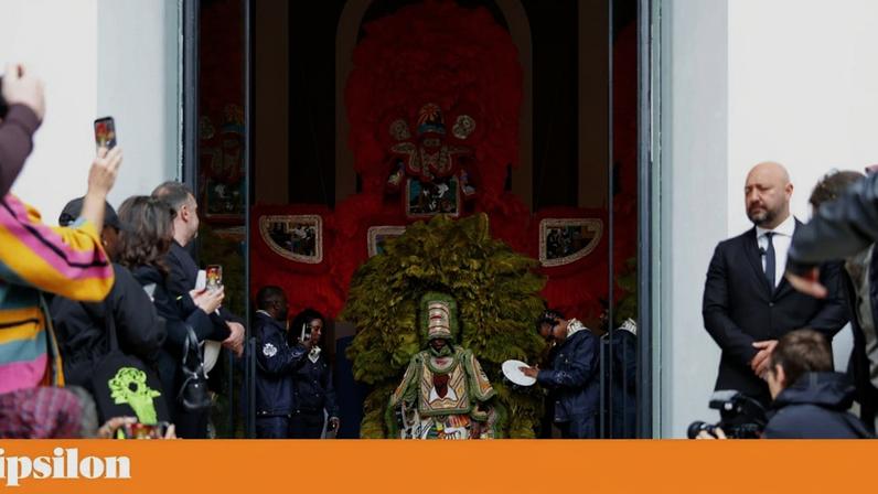 Bienal de Veneza revela poesia inacabada sob pressão mundial