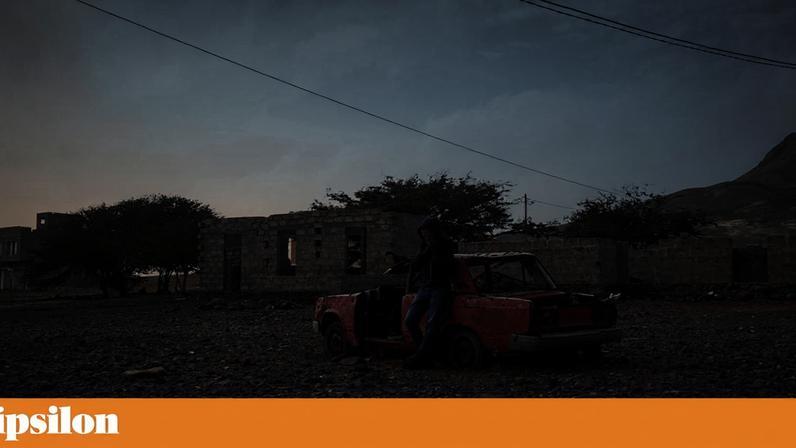 Fidju Kitxora, autor de *Ti Manxe*, esconde-se no anonimato