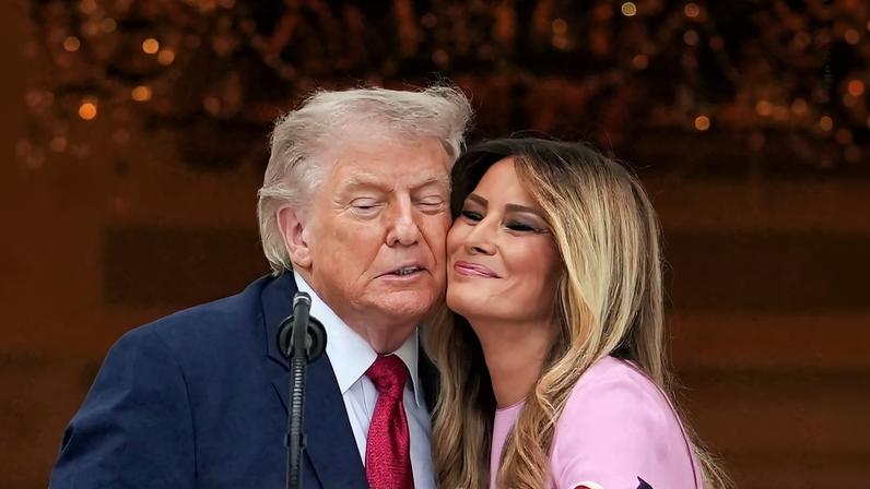 Donald e Melania Trump durante uma cerimónia, esta terça-feira, na Casa Branca