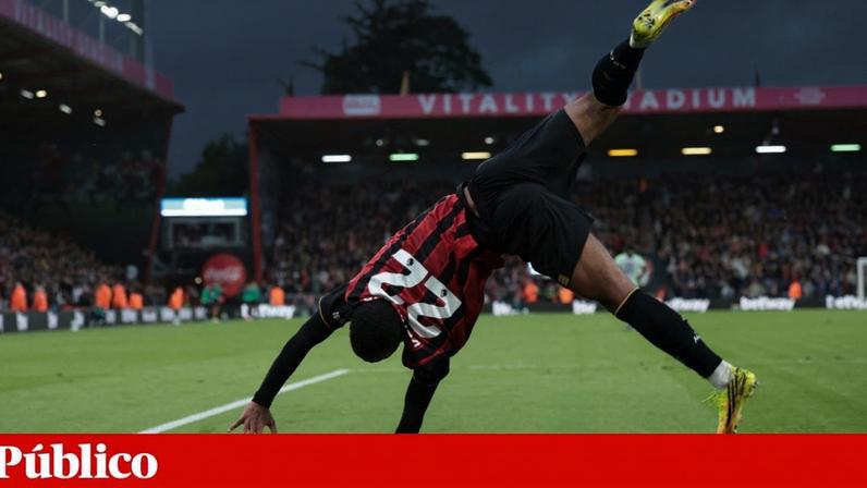 Kroupi a celebrar o golo frente ao City com uma acrobacia