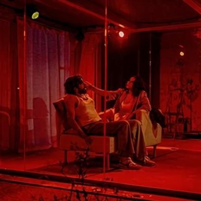 Sexta-feira é dia de Estar e ver o amor na escuridão
