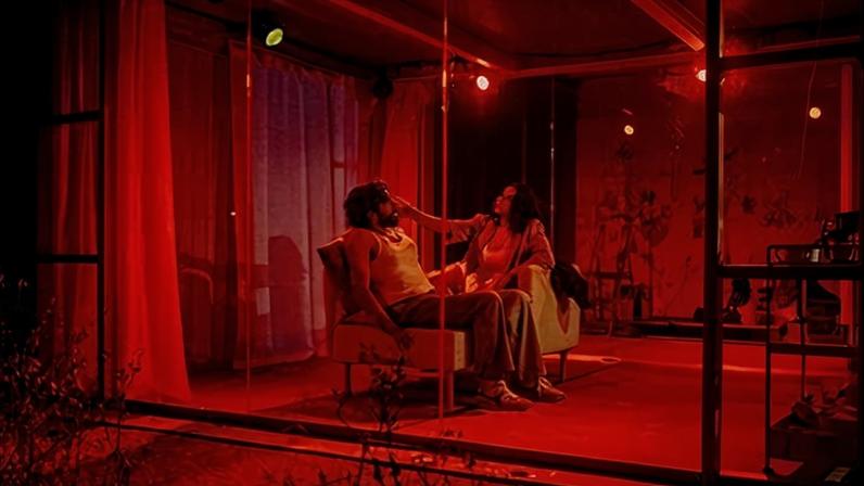 Sexta-feira é dia de Estar e ver o amor na escuridão