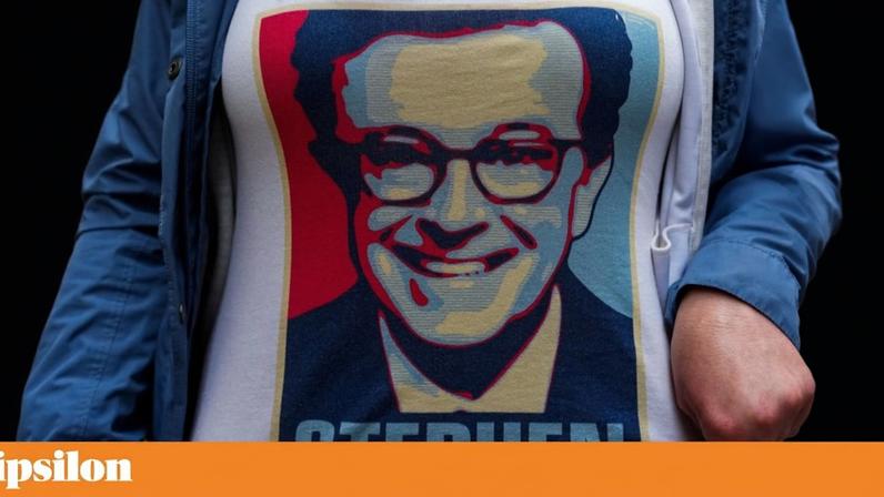 Uma t-shirt com Stephen Colbert à moda Obama e Shepard Fairey à porta do Ed Sullivan Theater