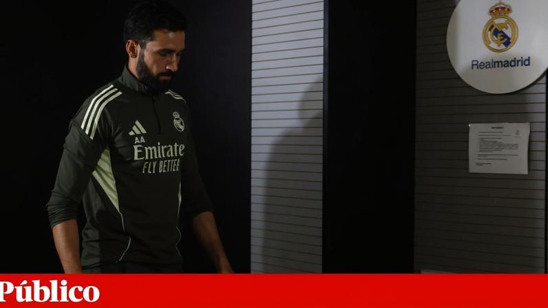 Álvaro Arbeloa à saída da conferência de imprensa desta sexta-feira, em Madrid