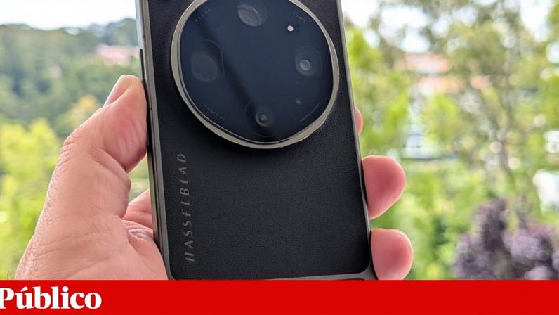 A cobertura em pele vegan resulta num “bom agarrar”