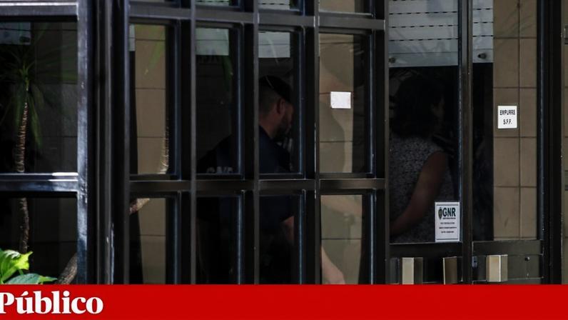 Mãe dos dois meninos abandonados à saída do Posto da GNR de Fátima, onde passou a noite de quinta para sexta-feira