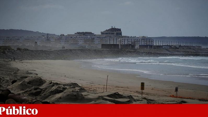 Estruturas de defesa na Caparica sofreram ondas de 15 metros em janeiro