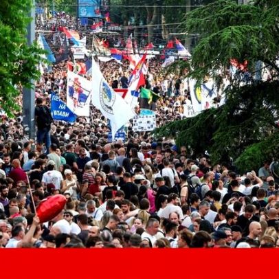 Quase 200 mil nas ruas de Belgrado contra Vucic