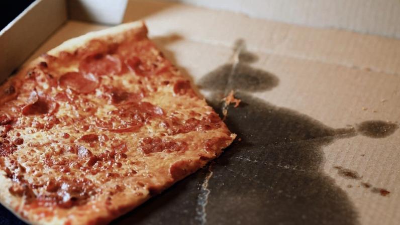 Se a caixa da pizza não contiver restos de comida, esta deve ir para o ecoponto azul