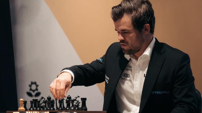 Carlsen começa mal o regresso ao ritmo clássico no xadrez