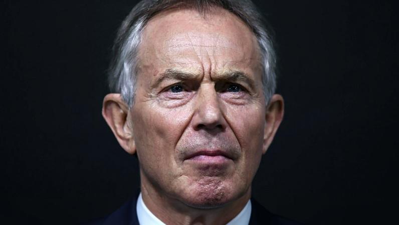 Blair critica falta de plano coerente de Starmer e analisa métodos de Trump