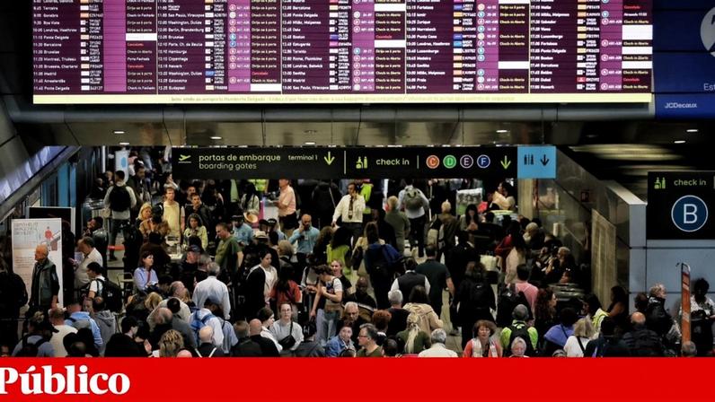 Passageiros que chegam ao aeroporto de Lisboa têm enfrentado longas filas para passar o controlo de fronteiras
