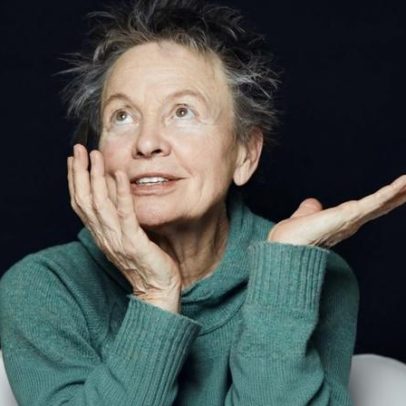 Laurie Anderson diz que vivemos tempos surreais e artistas não têm qualquer hipótese