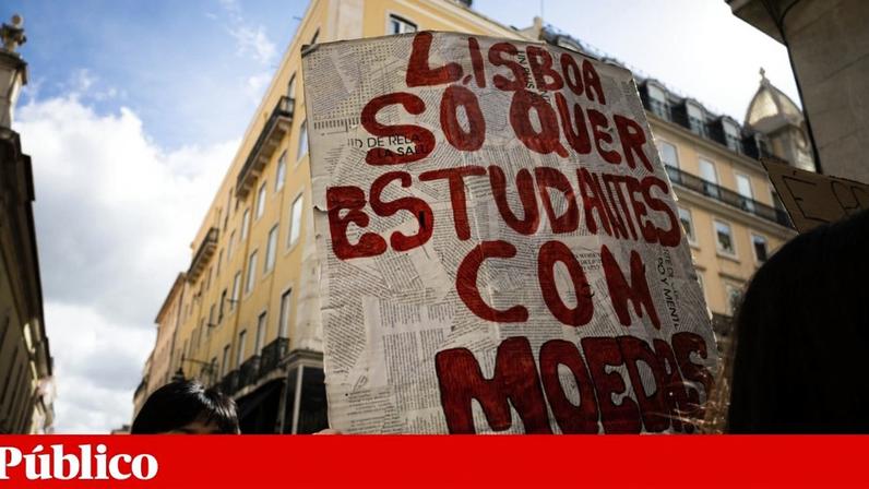 Estudantes do ensino superior têm-se manifestado por um melhor modelo de acção social, mais alojamento estudantil, a gratuitidade das propinas, mais financiamento público e melhores condições nas instituições