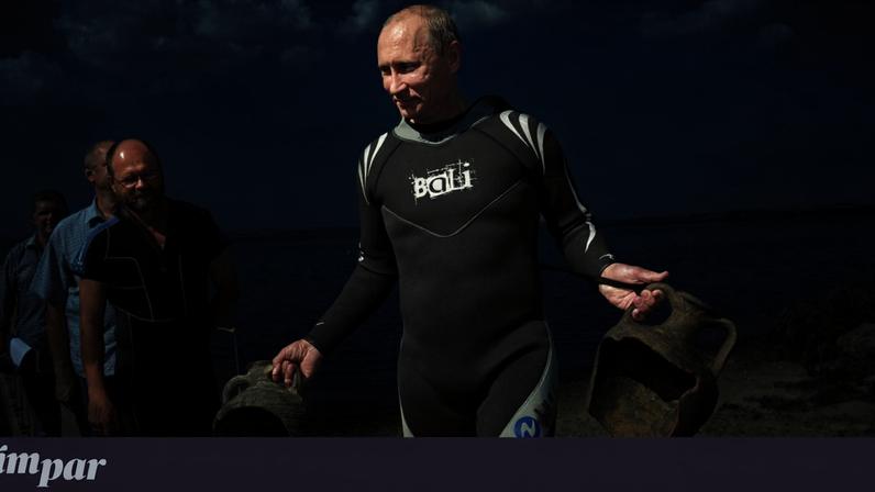 Aos 73 anos, Putin, um ex-agente da KGB (e da sucessora FSB), não perde uma oportunidade de exibir a sua boa forma física