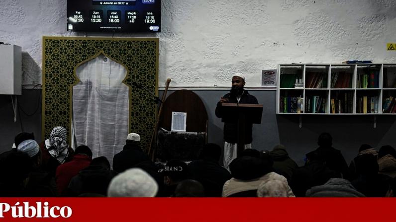 A mesquita Hazrat Hamza, onde passam cerca de 1500 pessoas à sexta-feira
