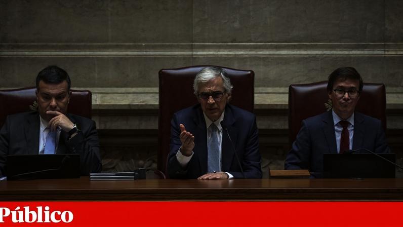 Aguiar-Branco questiona constitucionalidade da revisão do Chega